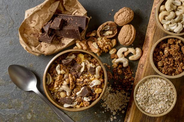 خرید و قیمت گرانولا شکلاتی پروتئینی + فروش عمده